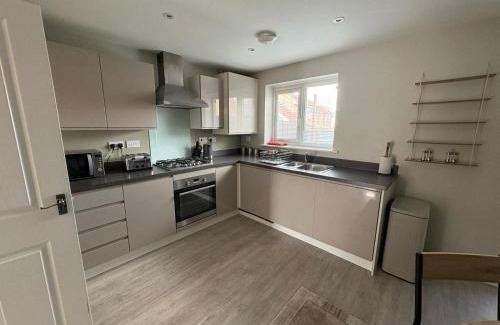 Emersons Green House | MpaNjus - Double Rooms, Shared House