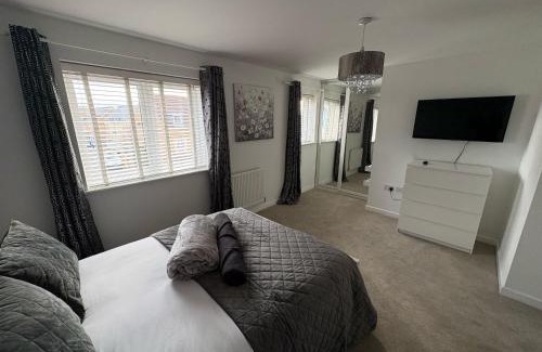 Emersons Green House | MpaNjus - Double Rooms, Shared House