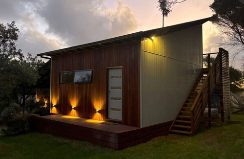 Sunderland Bay Cabin | Mr Bass Coastal Cabin w/Farm Views
