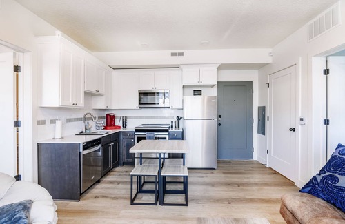 Sugar House Apartment | Mr. Hudson. Entire rental unit in Salt Lake City, Utah