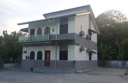 Merbau Sempak House | MRI Homestay Sg Buloh - 3 Bed/2 Bath 1F