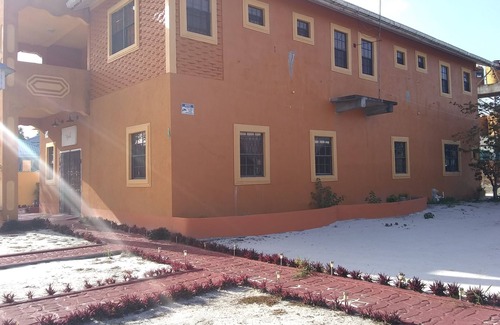 Linden House | Ms Holder's Comfort Villa, Your Home Away from Home