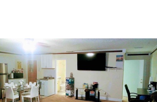 Richmond Heights Apartment | Ms. Marriott’s VHR~Large Studio 4 Beds