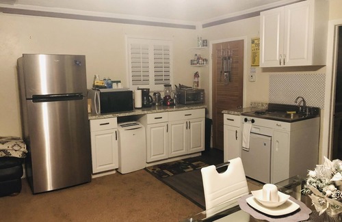 Richmond Heights Apartment | Ms. Marriott’s VHR~Large Studio 4 Beds