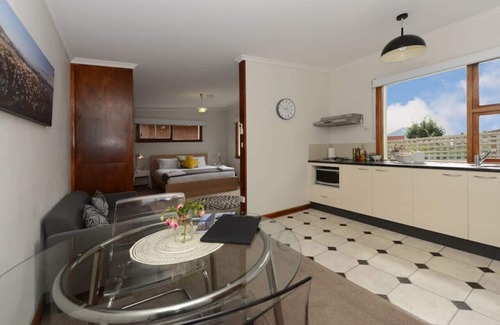Battery Point Cottage | Ms Sophia's Studio Apartment - Historic Battery Pt
