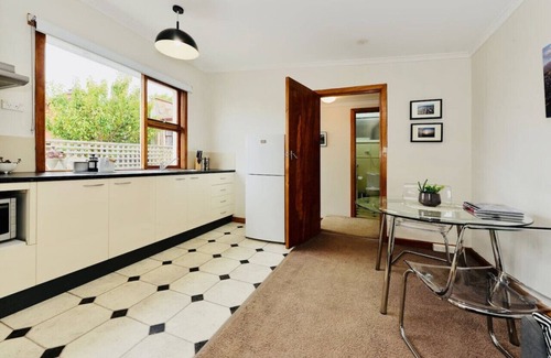 Battery Point Cottage | Ms Sophia's Studio Apartment - Historic Battery Pt