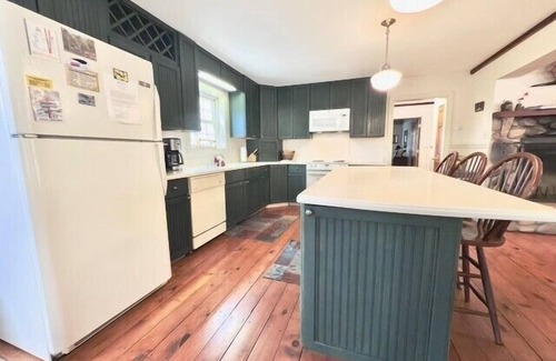 Old Timberline House | MS106-Equisitely Private! Dolly Sods Access! Hot Tub! Pets Ok!
