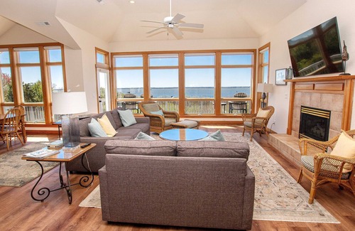 Monteray Shores House | MS6, Somerset- Soundfront, Sound Views, Hot Tub, Soundfront Dock