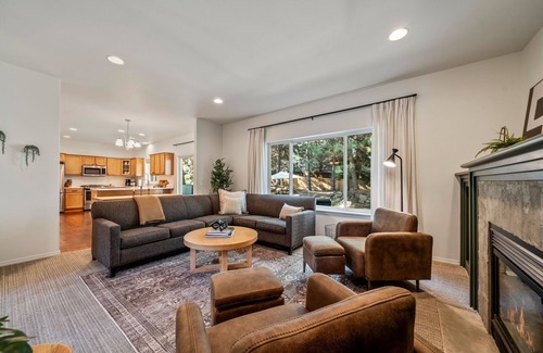 Westbrook Meadows House | Mt. Bachelor Retreat! Hot tub, game room, family suite - great for large groups!