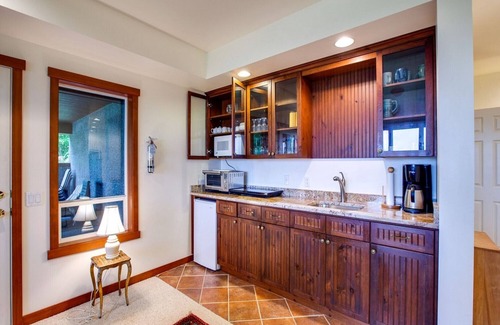 Whatcom County Apartment | Mt. Baker Lodging Ensuite 15 - Sleeps 6!