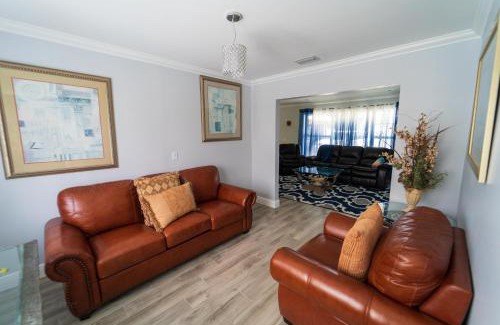 Florida Gardens House | Mt Irvine Luxe Pool Cottage/Close to Beach and Equestrian