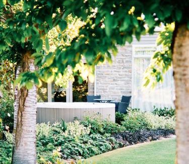 Lowburn Bed & Breakfast | Mt Michael Lodge