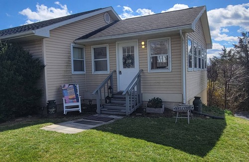 New Market House | Mt. Views. Pool table, ping pong, near caverns & skyline drive. PET FRIENDLY.