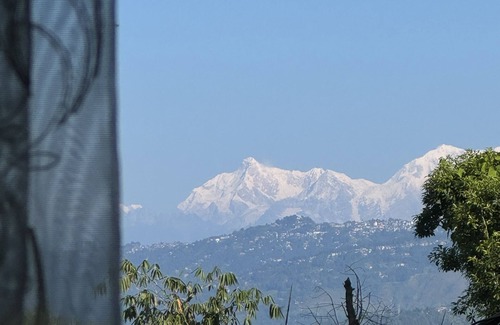Karsiyang House | Mt Vista Homestay is located in Kurseong offers amazing view of Mt Kanchanjungan
