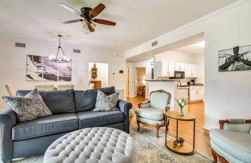 Mountain Air Condo | Mtn Cabin w/Balcony & View in Burnsville!