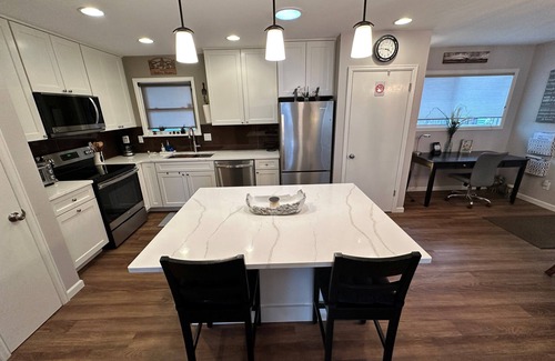 Buena Vista House | Mtn. Rain Clean, Relaxing, Mtn. View, Everything you need is here.STR-011
