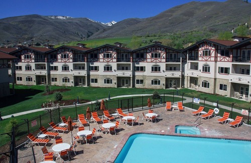 Midway Villa | Mtn Retreat: Relax Serene Nature, Hot Spring & Spa Villa 2013