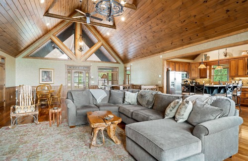 Mineral Bluff Cabin | Mtn-view 2-story cabin with fireplaces, hot tub, foosball, grill, decks, wet bar