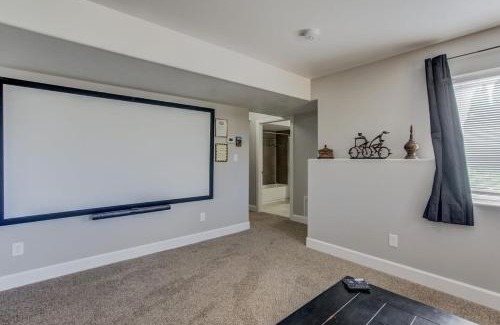 Northeast Colorado Springs House | Mtn View Retreat Hot Tub Home Cinema AFA Nearby