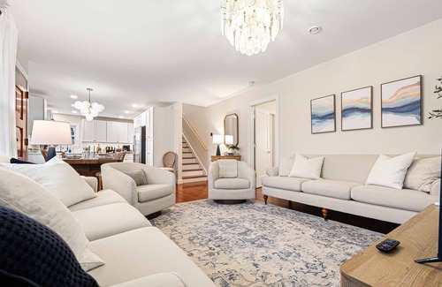 Bennington House | Mtn Views, 3 King Beds, Game Room, Chef's Kitchen