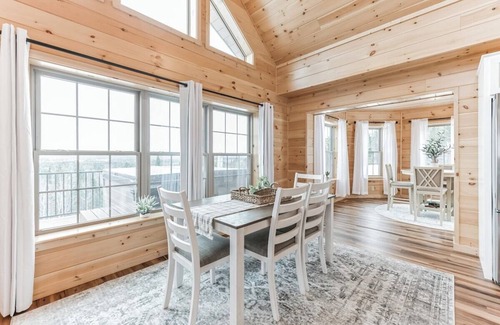 Harrietstown Cabin | MtnView+Hottub+Lg Outdoor Area