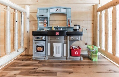 Harrietstown Cabin | MtnView+Hottub+Lg Outdoor Area