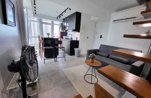 Bonifacio Global City Condo | Muggle Stay 3.0 - 2BR in BGC Taguig City with 100mbps WIFI