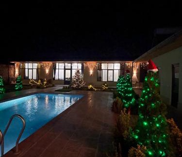 Oshakan Villa | Mughni Family House