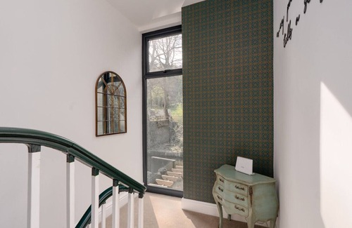 Todmorden House | Mulberry Boutique Stay – Canal-Side Near Hebden Bridge