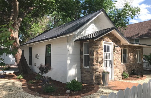 Florence Cottage | Mulberry Cottage; charming character property near Cañon City & The Royal Gorge.