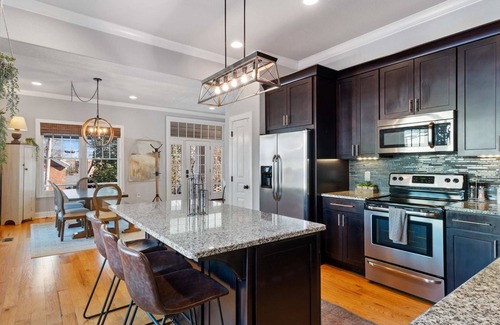 Downtown House | Muletown Haven – Stunning Downtown Escape!