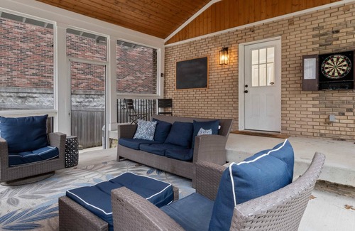 Downtown House | Muletown Haven – Stunning Downtown Escape!