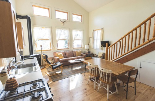 Grand Rapids Cabin | Multi-Family Lakeside Retreat
