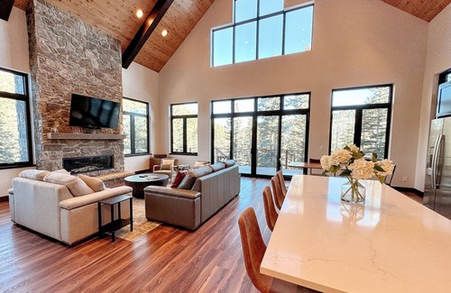Placerville House | Multi Family Mountain Retreat 30 min to Slopes!