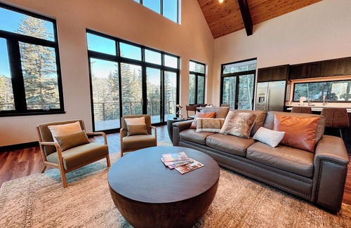 Placerville House | Multi Family Mountain Retreat 30 min to Slopes!