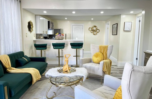 Utica Apartment | Multiple House 10 People WI-FI Central Utica NY.