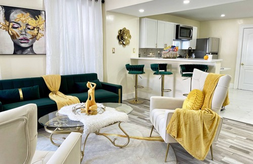Utica Apartment | Multiple House 10 People WI-FI Central Utica NY.