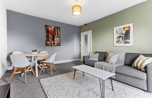 Cynonville Apartment | Mumbles View by Tŷ SA
