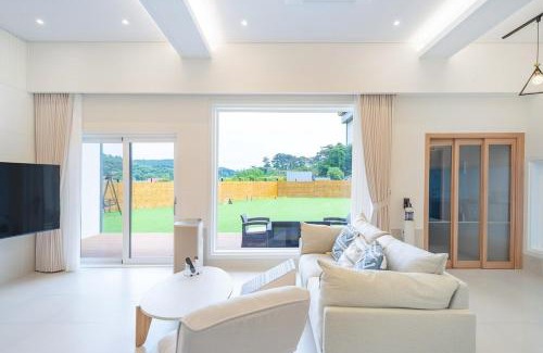 Paeksajang House | Mungs Club Pet friendly Pool Villa