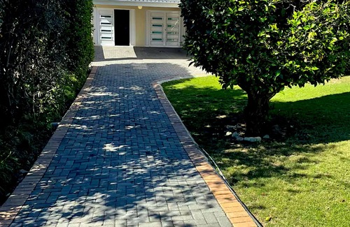 Port Elizabeth House | Munro House l Family-Friendly City Getaway with Ocean Views l Sleeps 8