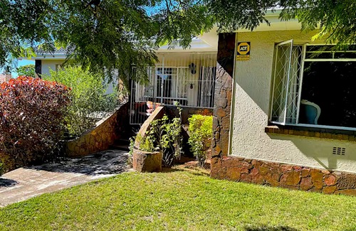 Port Elizabeth House | Munro House l Family-Friendly City Getaway with Ocean Views l Sleeps 8
