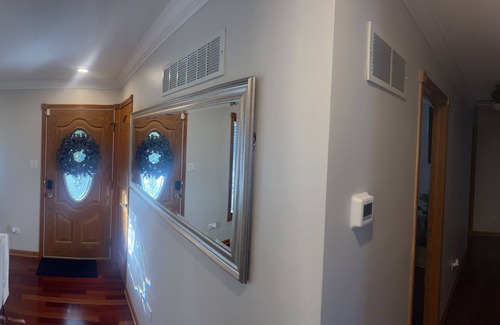 Hammond House | Munster Hideaway, near chicago. Luxurious Living fully Furnished to impress you!