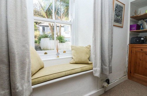 Mousehole Cottage | MURAL COTTAGE, family friendly, country holiday cottage in Mousehole