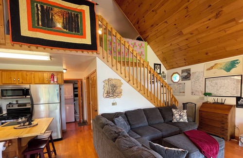 Unaka Cabin | MURPHY, NC SERENE MOUNTAIN CABIN Pet Friendly!