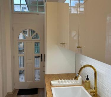 Pusztavacs Apartment | Museum Apartment by City Park Budapest