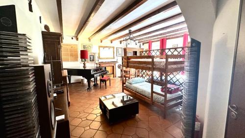 Fino Mornasco Apartment | Musicians Mansion Apartment