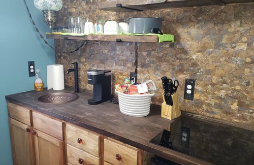 Muskegon Apartment | Muskegon Lake View Loft studio/kitchenette