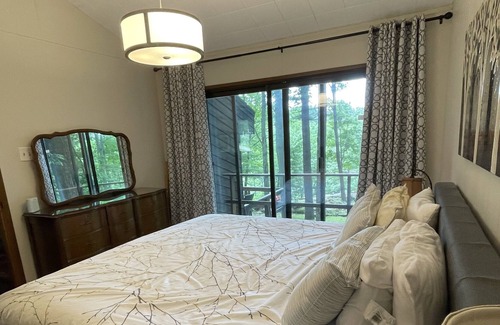 Gravenhurst Cottage | Muskoka Lakefront Family Compound
