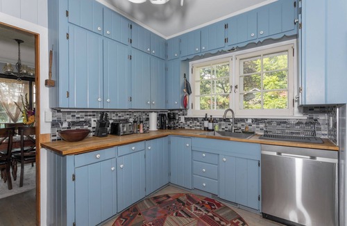Windermere House | Muskoka Manor, Windermere, Lake Rosseau, with Sauna and Fireplace