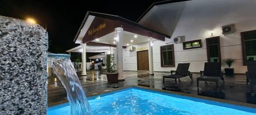 Ayer Molek Villa | Muslim Baity Jannati House (Big Family)